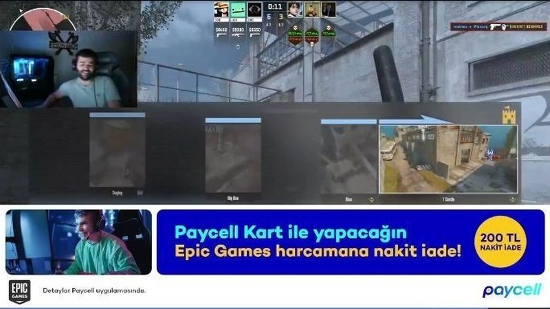 Banner inferior en un directo turco de Kick: el streamer sigue jugando y la marca ocupa la parte baja de la pantalla